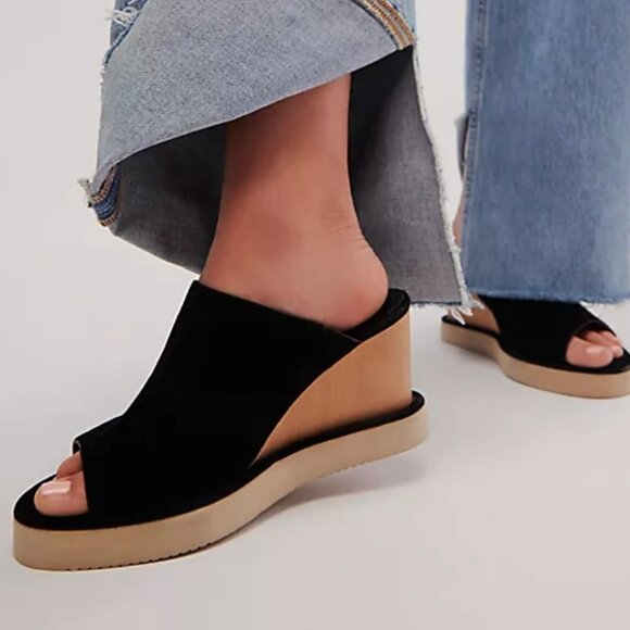 NEW Free People Running in Wedges Sandals - Suede For Women black 252 - Picture 1 of 8